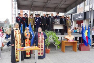 Pompierii militari au jurat într-un glas să păstreze ”ca lumina ochilor” Drapelul de Luptă înmânat de dr. Raed Arafat