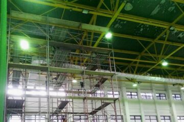Au început lucrările de schimbare a suprafeței de joc la sala LPS