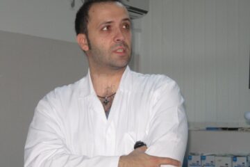 Dr. Mihai Crețeanu jr., care prin chemoembolizare selectivă la nivelul arterelor iliace interne și ramurei rectale din artera mezenterică a reușit să oprească sângerarea