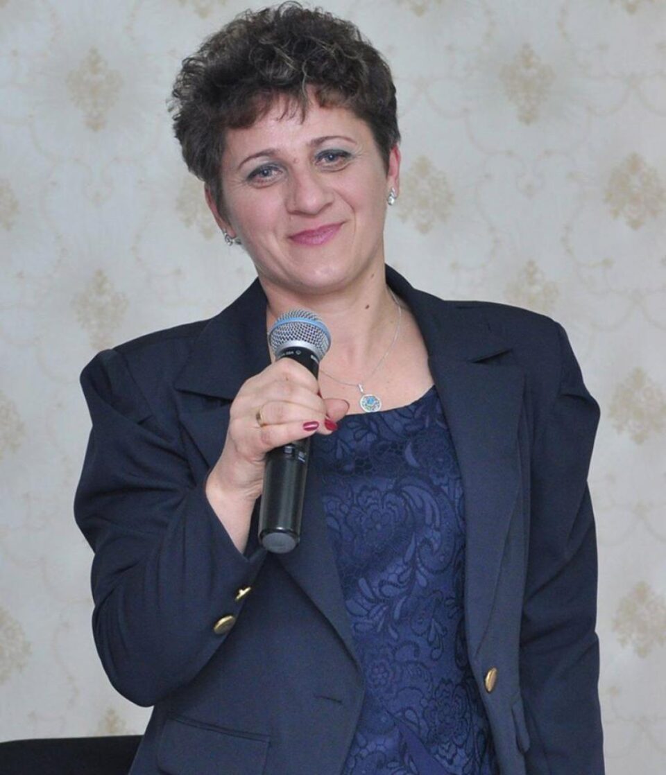 Casiera este acuzată de șefii săi că a întocmit contracte de împrumut false, dispoziții de plată false, chitanțe de încasări false, în perioada aprilie 2003 - august 2016