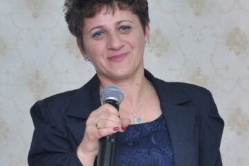 Casiera este acuzată de șefii săi că a întocmit contracte de împrumut false, dispoziții de plată false, chitanțe de încasări false, în perioada aprilie 2003 - august 2016