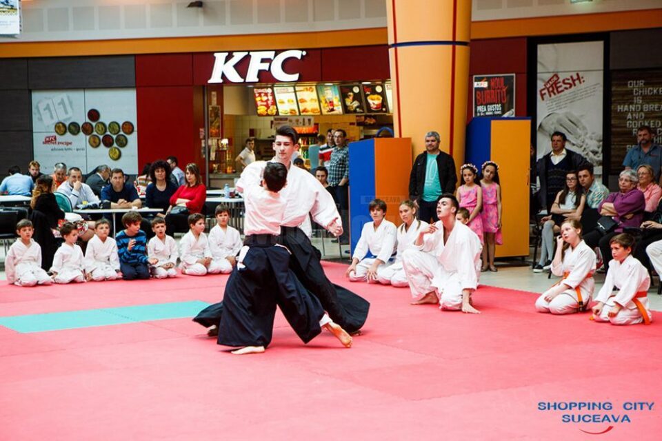 Târg de activități extrașcolare, la Shopping City Suceava