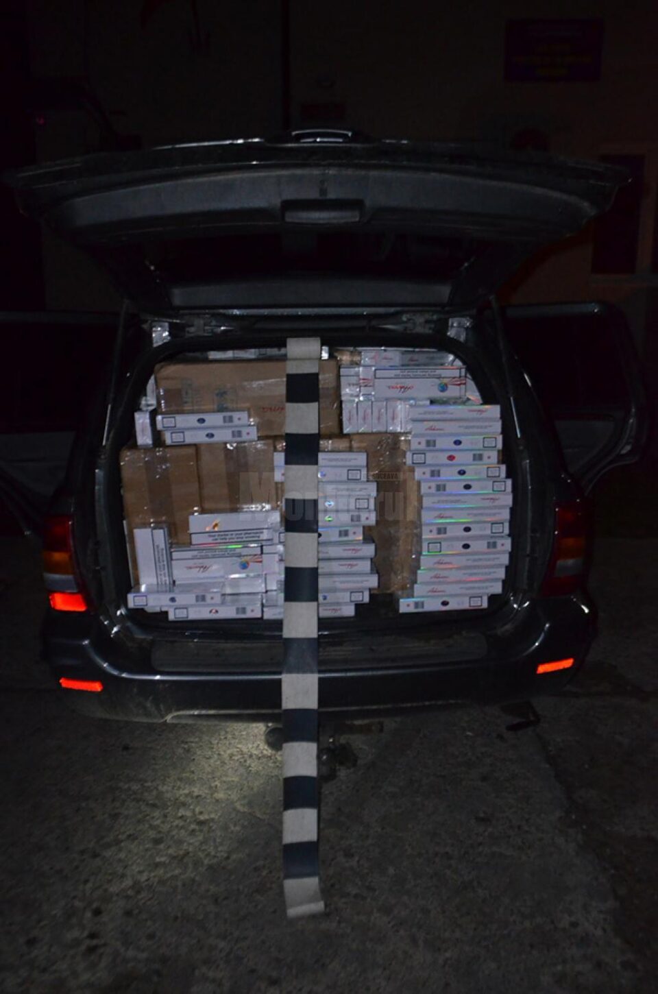 Peste 20.000 de pachete de țigări de contrabandă, capturate la graniță