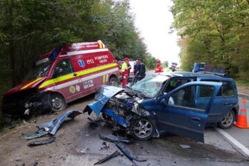 O ambulanță SMURD care venea cu un copil bolnav la Spitalul Județean Suceava a fost oprită violent din drum de un șofer care a depășit pe linie continuă