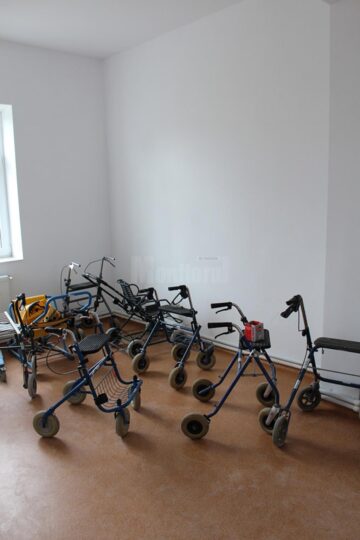 Cărucioare cu care pacienții cu dificultăți în deplasare se vor putea mișca