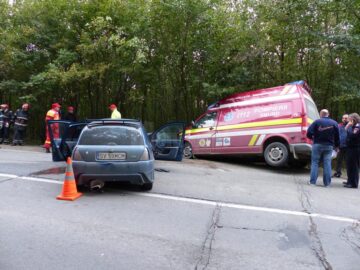 O ambulanță SMURD care venea cu un copil bolnav la Spitalul Județean Suceava a fost oprită violent din drum de un șofer care a depășit pe linie continuă