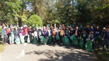 Voluntari din 33 de localități sucevene au adunat peste 10.300 de saci cu gunoi aruncat unde nu trebuie