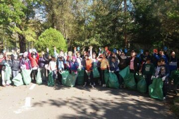 Voluntari din 33 de localități sucevene au adunat peste 10.300 de saci cu gunoi aruncat unde nu trebuie