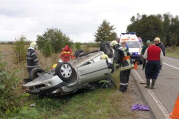 Mașina răsturnată