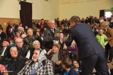 Spectacol caritabil pentru persoanele vârstnice, la Siret