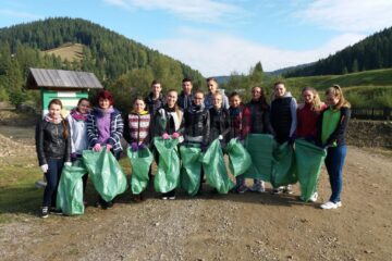 Elevii Liceului Tehnologic ,,Vasile Cocea” au participat la ,,Let’s do it, Moldovița!”