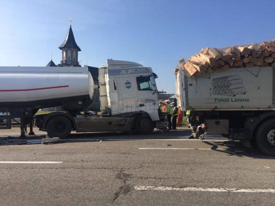 Două vehicule grele, implicate într-un accident pe E 85