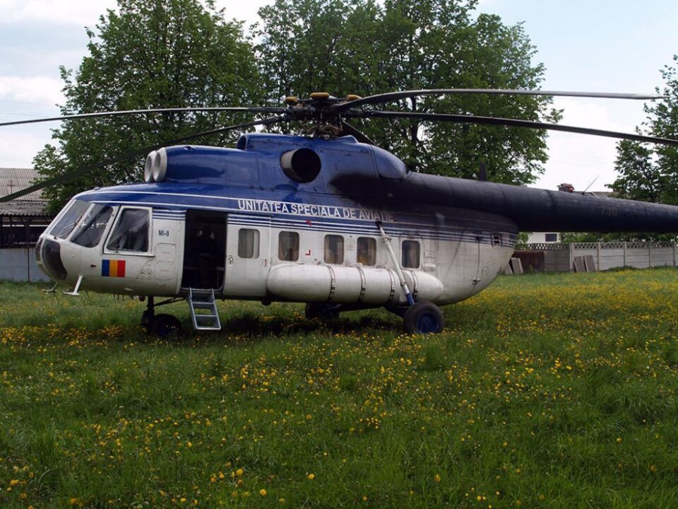 Echipajele de la sol beneficiază de sprijinul unui elicopter din cadrul Inspectoratului General de Aviație