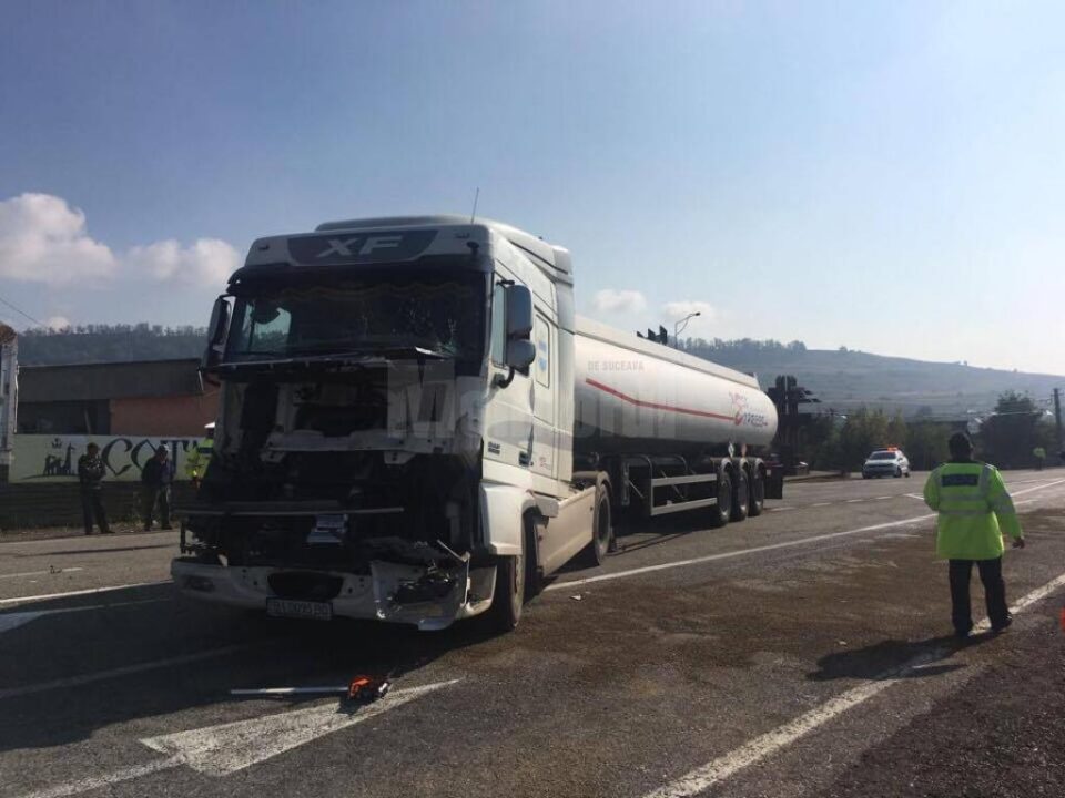 Două vehicule grele, implicate într-un accident pe E 85