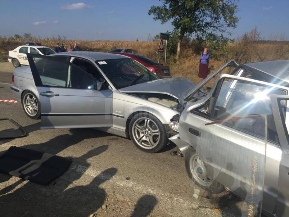 Tamponare violentă din cauza nepăstrării distanței regulamentare în mers
