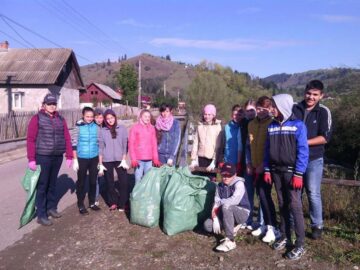 Elevii Liceului Tehnologic ,,Vasile Cocea” au participat la ,,Let’s do it, Moldovița!”
