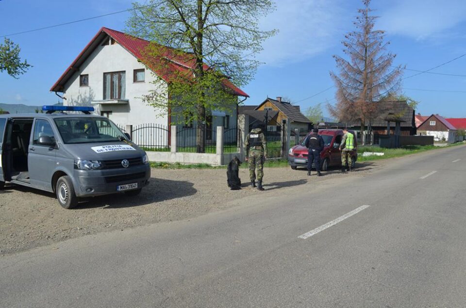 Echipajele de la sol beneficiază de sprijinul unui elicopter din cadrul Inspectoratului General de Aviație