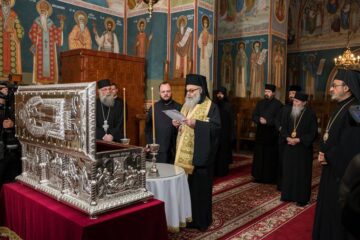 PF Ioan sfințește racla pentru moaștele Sf. Iacob Putneanul