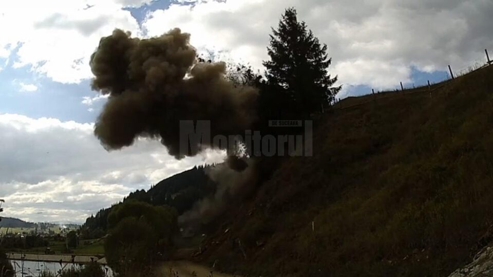 Stânca a fost aruncată în aer cu 10 kilograme de dinamită