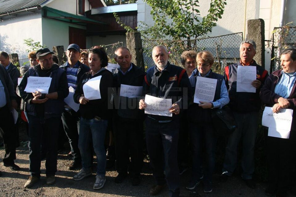 Greviștii au cerut salarii mărite și condiții mai bune de muncă