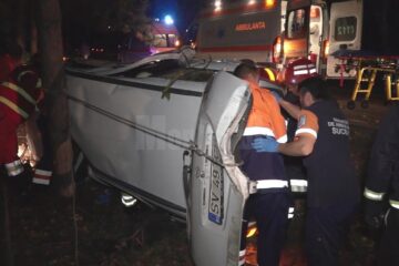 O tânără care consumase alcool s-a urcat la volan și a provocat un accident la ieșire din Suceava