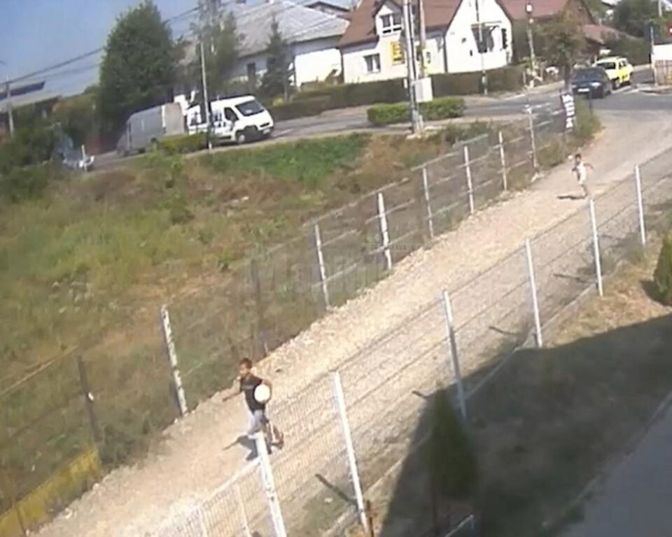 Doi dintre copii au fugit disperați după impact