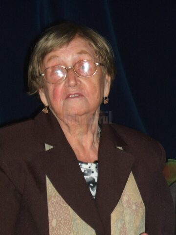 Cartea ,,Lecții de viață”, semnată de scriitoarea Artemisia Ignătescu, lansată la Câmpulung
