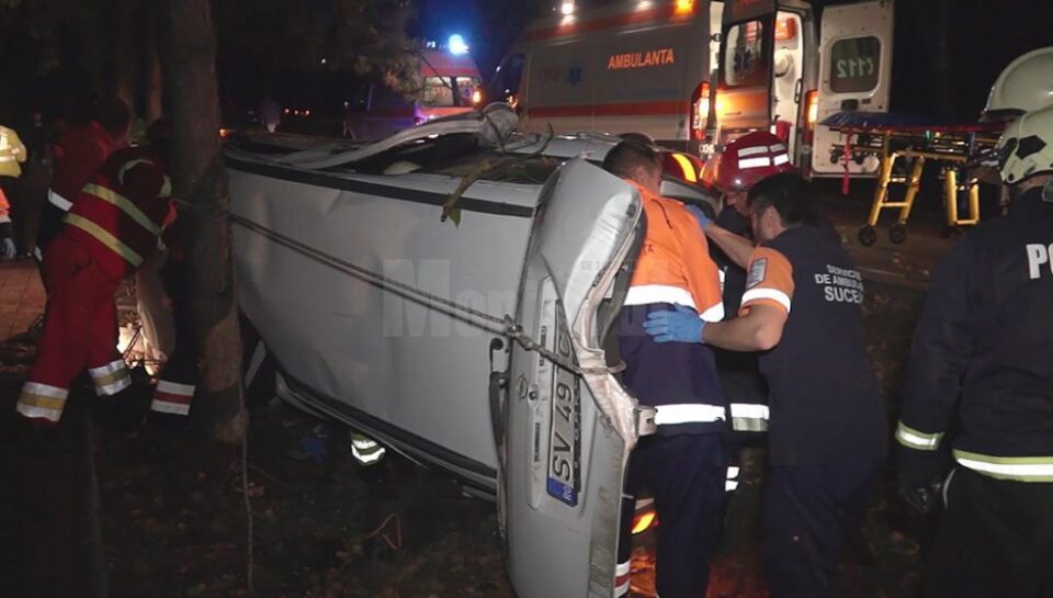 O tânără băută a provocat un accident, după care i-a pus pe drumuri pe pompieri, declarând că fratele ei era în mașină