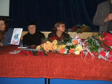 Cartea ,,Lecții de viață”, semnată de scriitoarea Artemisia Ignătescu, lansată la Câmpulung