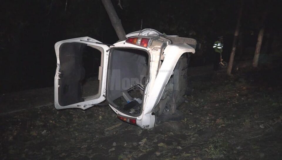 O tânără băută a provocat un accident, după care i-a pus pe drumuri pe pompieri, declarând că fratele ei era în mașină