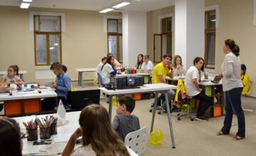 24 de copii au participat la atelierul de pictură „Un cerc de prieteni – desenăm împreună”, la Muzeul de Istorie