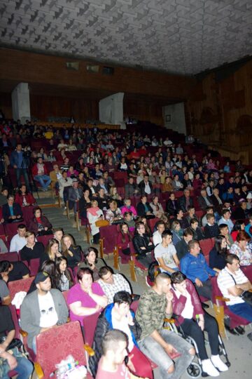 Public numeros la spectacolul caritabil "Dar din dar se face Rai"