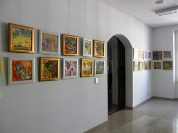 „Grădinile ascunse” sau implozia și explozia culorii