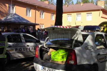 Vestele reflectorizante împărțite ieri la cele două școli din Fântânele