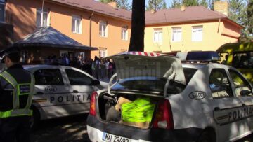 Vestele reflectorizante împărțite ieri la cele două școli din Fântânele