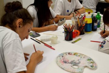 24 de copii au participat la atelierul de pictură „Un cerc de prieteni – desenăm împreună”, la Muzeul de Istorie