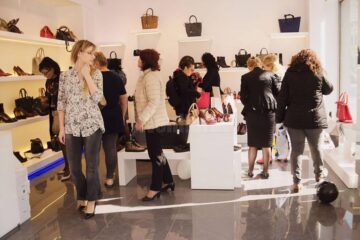Sute de clienți au fost prezenți la inaugurarea noului magazin Anna Cori din Cluj