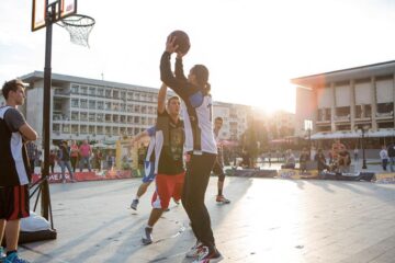 Centrul Sucevei s-a transformat într-un imens teren de streetball