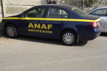 30-40 de mașini ale ANAF au ajuns în Bazar la ora 8.00 - Foto Elisei Bogdan