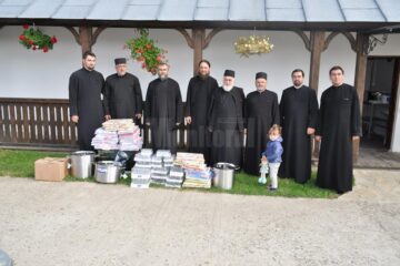 Darurile au fost aduse de o parte din preoții parohi participanți la acest proiect de caritate