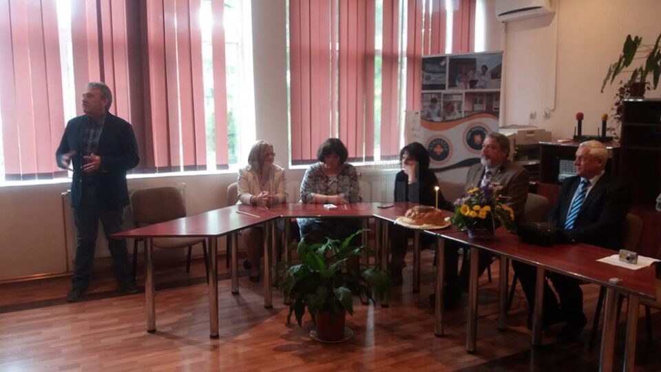 Primarul din Gura Humorului, Marius Ursaciuc (stânga), prezent la deschiderea Școlii Postliceale Sanitare „Medica Studium”
