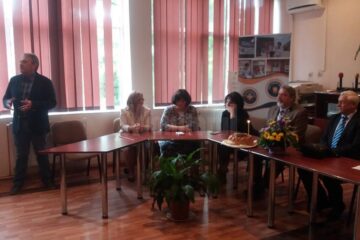 Primarul din Gura Humorului, Marius Ursaciuc (stânga), prezent la deschiderea Școlii Postliceale Sanitare „Medica Studium”