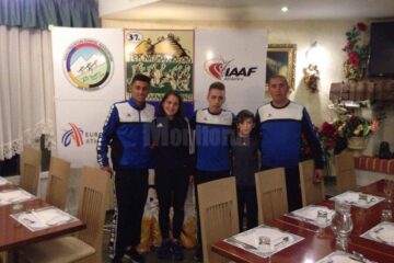 Cei trei atleți dorneni alături de antrenorul Cristian Prâsneac