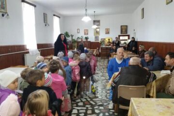 Sute de copii, implicați în Campania județeană „Florile recunoștinței”