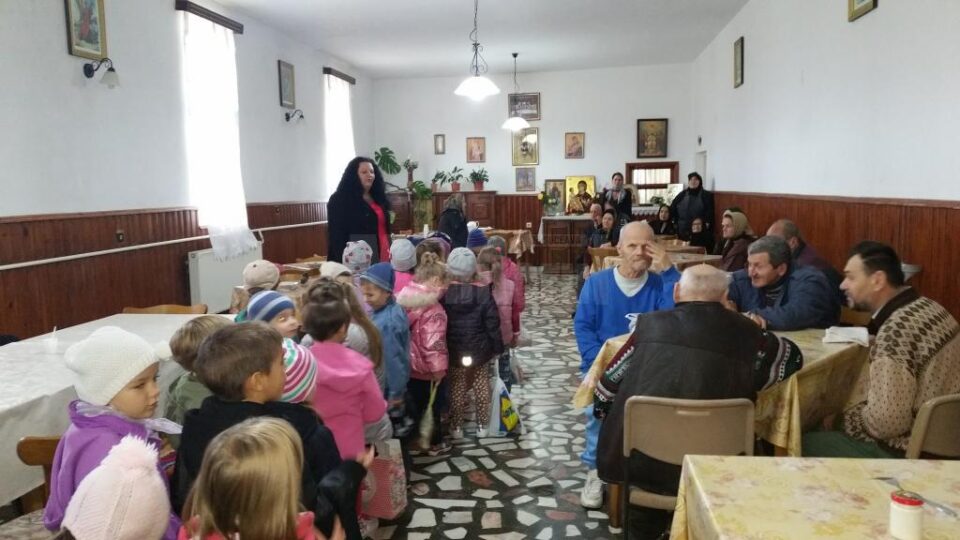 Sute de copii, implicați în Campania județeană „Florile recunoștinței”