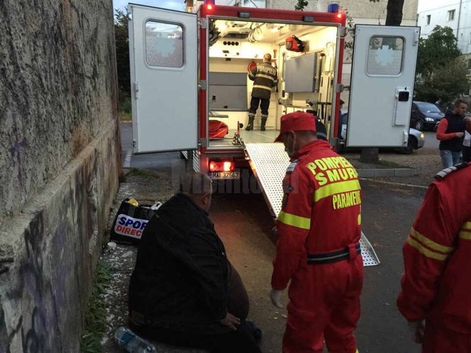 Un bărbat de 240 de kilograme, cu obezitate morbidă, plimbat de la un spital la altul