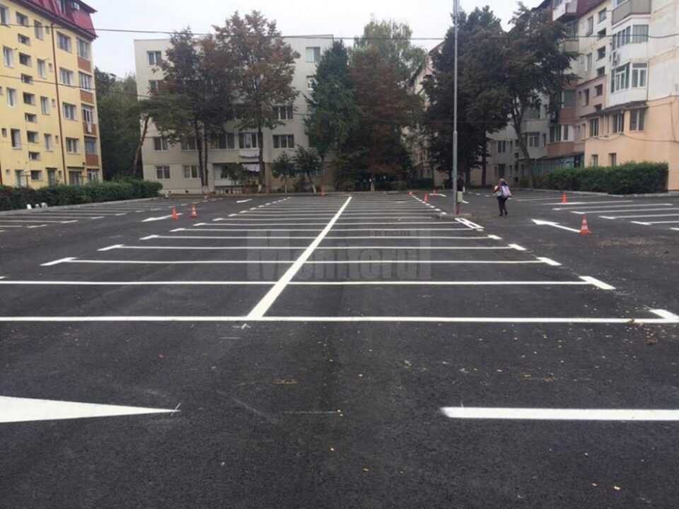 Parcarea de lângă Piața Mică, după lucrările de modernizare