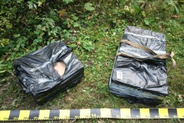 Cele două colete conțineau 2.900 de pachete de țigări marca Ashima