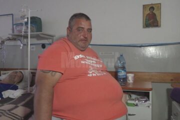Obez, cu probleme varicoase și cu hernie ombilicală, Oliver Postolachi nu avea cum să ajungă în apartamentul său