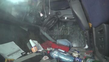 Camionul s-a răsturnat în afara carosabilului